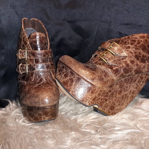 (( Listing # 44 )) Mia limited Edition wedges - Picture 1 of 8